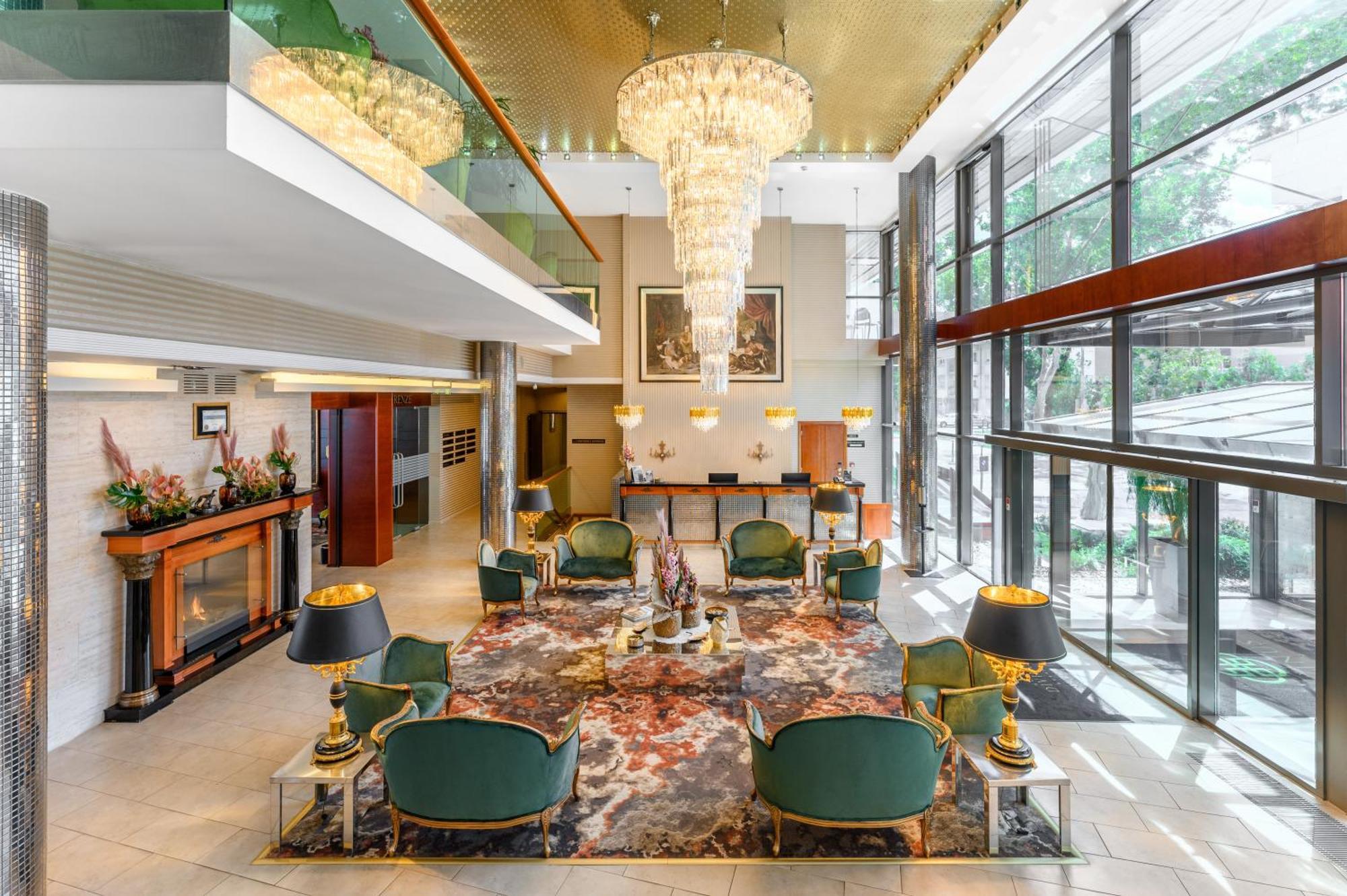 Hotel Divinus Debrecen Exterior foto The lobby of the hotel
