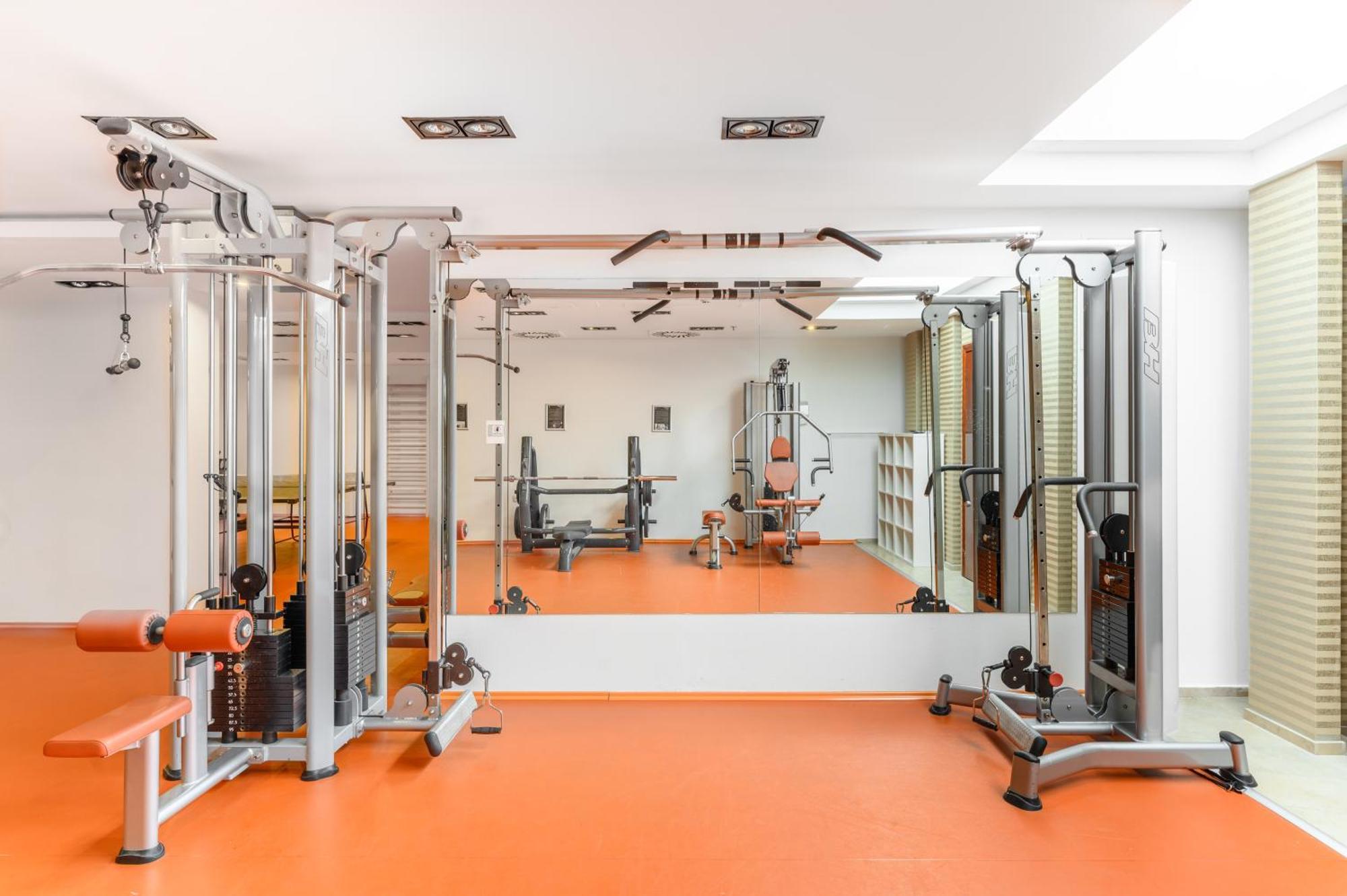 Hotel Divinus Debrecen Exterior foto A gym in a hotel