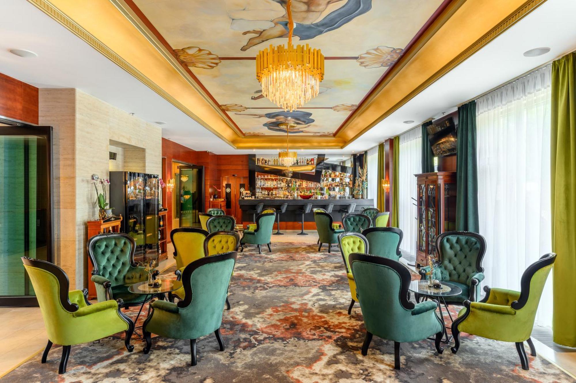 Hotel Divinus Debrecen Exterior foto The Lounge at the Hotel