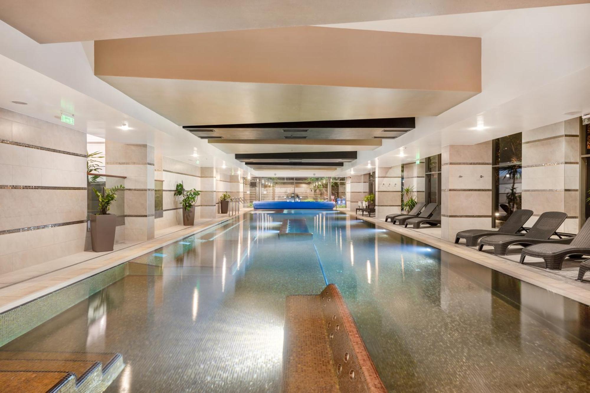 Hotel Divinus Debrecen Exterior foto The pool at the hotel