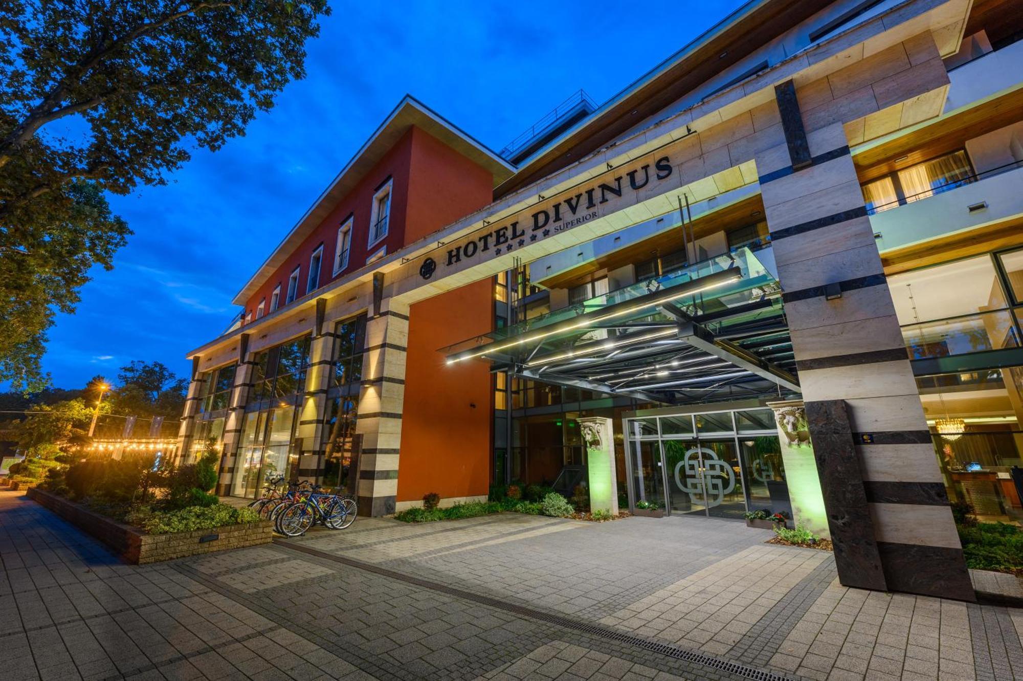 Hotel Divinus Debrecen Exterior foto