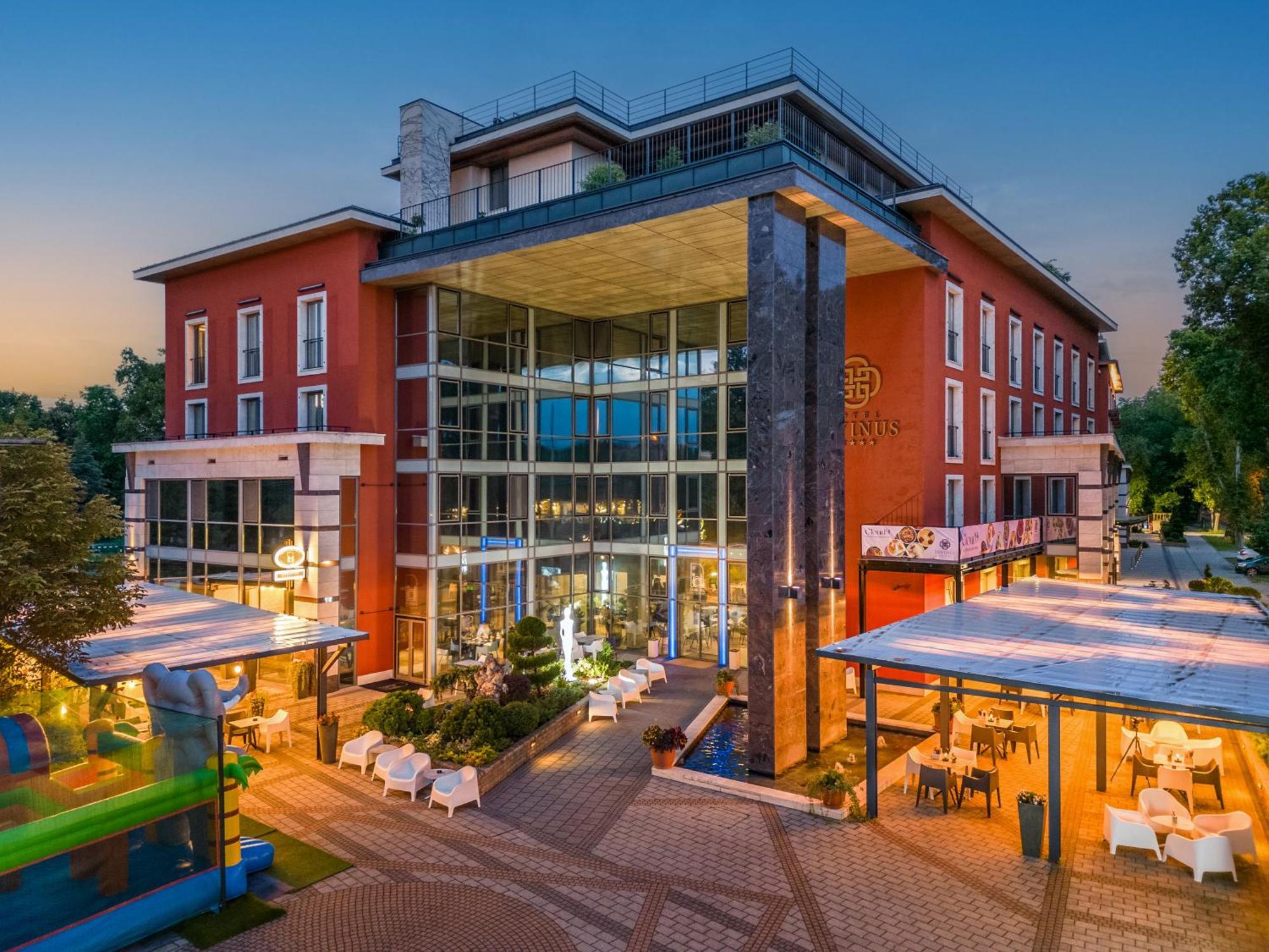 Hotel Divinus Debrecen Exterior foto Hotel